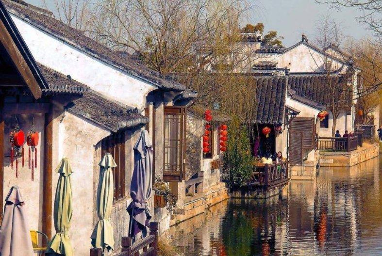小球进黑洞