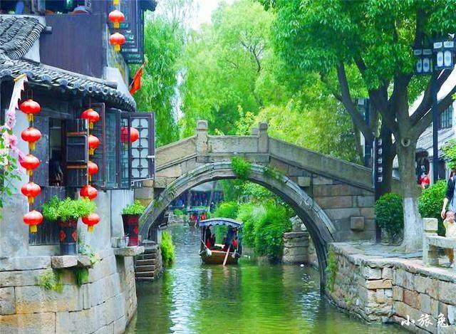 全力做好“五色经济”文章